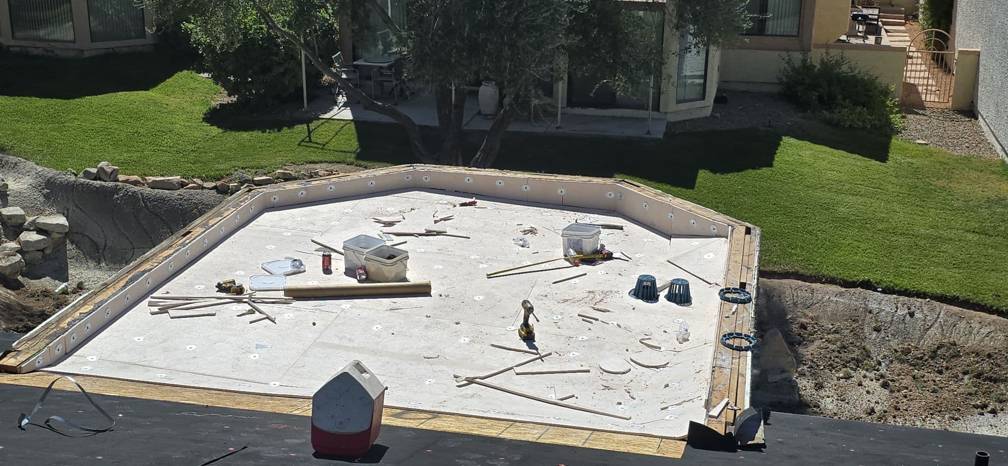 Flat roof, insulation board going down